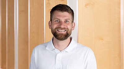 Portrait von Herrn Dr. med. Ralph Wonner, Leitender Oberarzt der Klinik für Plastische und Ästhetische Chirurgie/ Handchirurgie in den DR. ERLER KLINIKEN. 